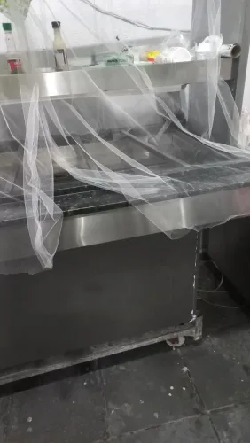 Vendo Buffet industrial completo 220V funcionando tudo com 10 bandejas e saladeira gelando