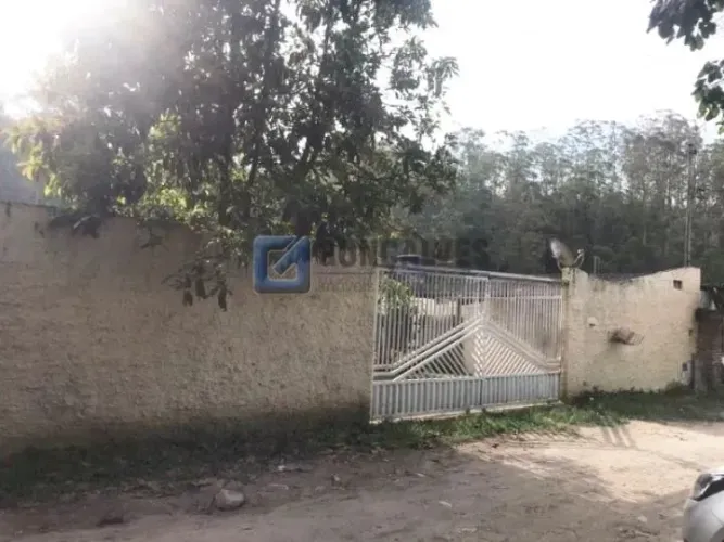 Chácara à venda em Ribeirão Pires (KM 4) - 3 Quartos, 6 Vagas, 1279 m² de terreno