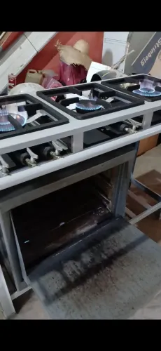 Vendo fogão industrial de 3 bocas com forno