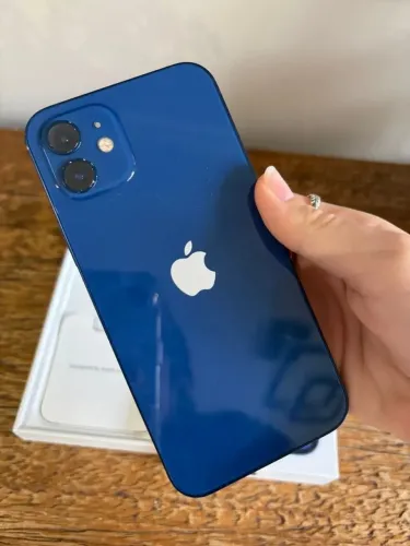 iPhone 12 bem conservado
