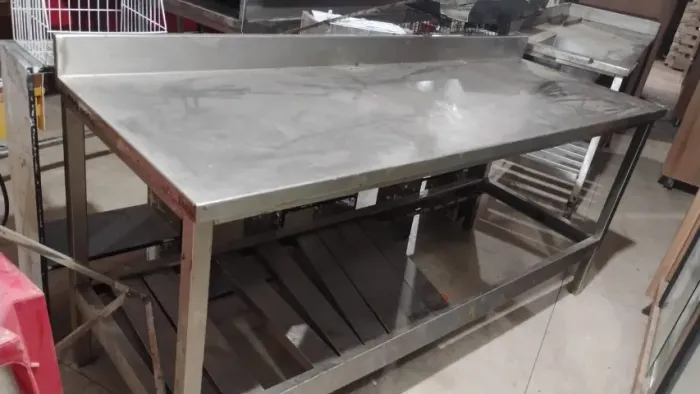Bancada de inox 304. Medidas: 1,90mx70cm. Valor: 2.200,00 reais.