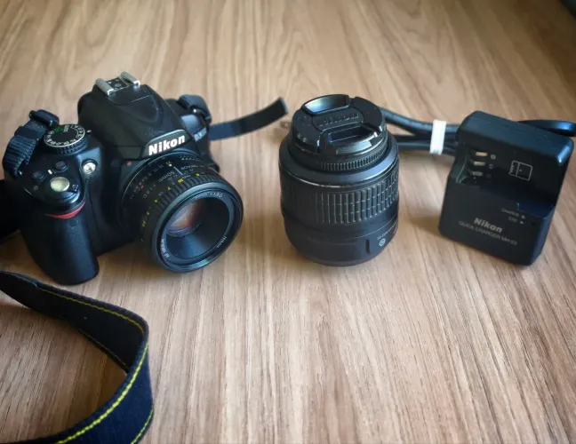 Nikon D3000 + Lente 18-55mm Vr + Lente 50mm F/1.8d