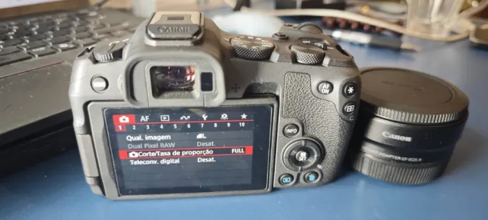 Canon R8 e adaptador