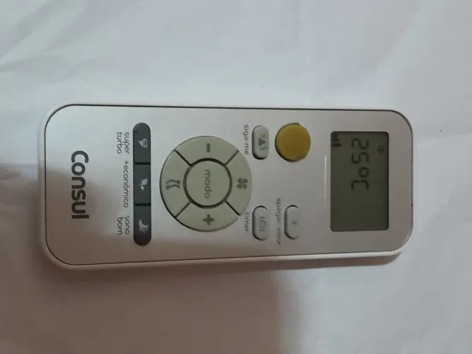 VENDO UM AR CONDICIONADO CONSUL DE 9000 BTUIS FUNCIONANDO PERFEITAMENTE É  CONVENCIONAL 