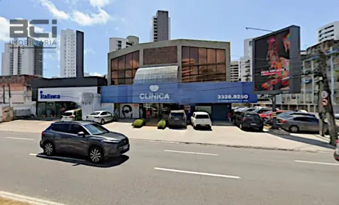 Galeria em Boa Viagem: 20 salas, 763 m² e 15 vagas de estacionamento.