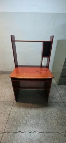 MESA DE COMPUTADOR DE MADEIRA USADA