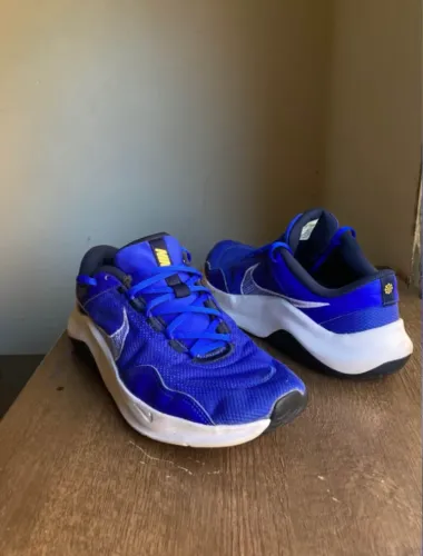 Tenis Nike Legend Essential 3
