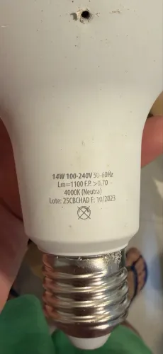 Lâmpada 14W 100-240V 50-60Hz Lm=1100 F.P. >0,70 ? 4000K