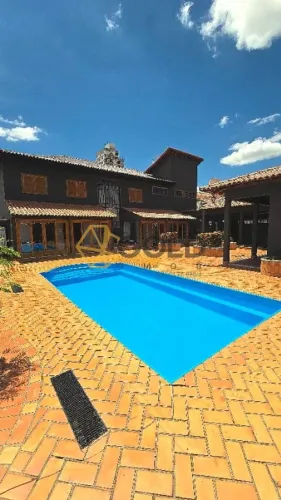 Sobrado com piscina a venda no Vila Flores.