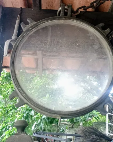 Escotilha em metal 