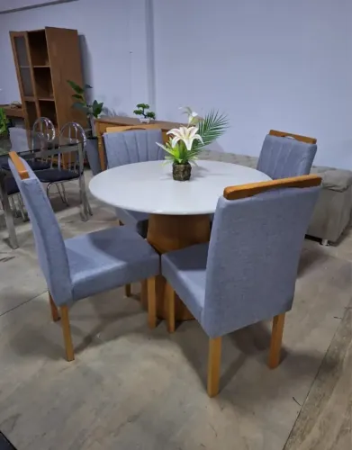 Mesa de jantar com 4 lugares Madeira maciça