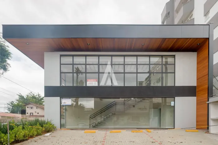 Prédio comercial com 90,48m² à venda no bairro Anita Garibaldi em Joinville-SC por R$740.0