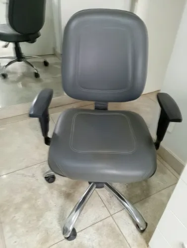 Cadeira diretor giratória