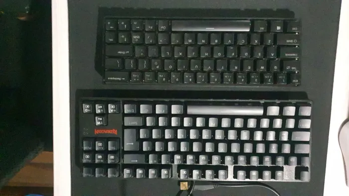 TECLADOS MECÂNICOS (OLHAR DESCRIÇÃO)