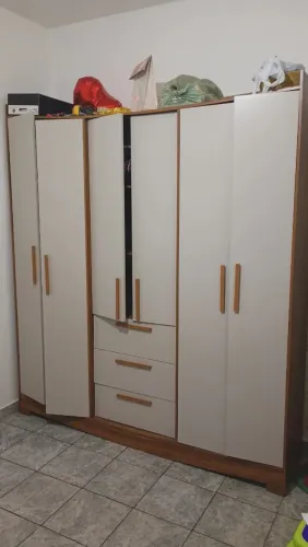 Guarda roupa 6 portas e 3 gavetas