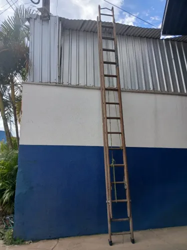 ESCADA EXTENSIVA 4,50X7,80 DE MADEIRA