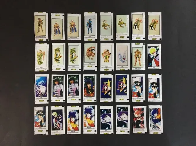Lote com 32 Figurinhas Os Cavaleiros do Zodíaco Balas Zung Originais 1994