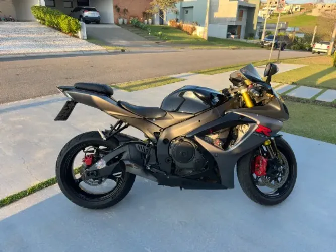 Suzuki GSX-R750 2009 K9 - Esportiva Preta Documentada