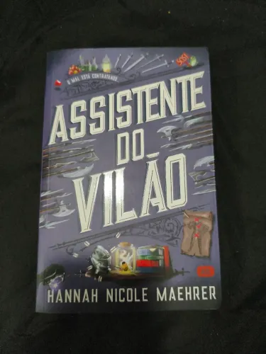 Assistênte e Aprendiz Do Vilão - Hannah Nicole Maehrer