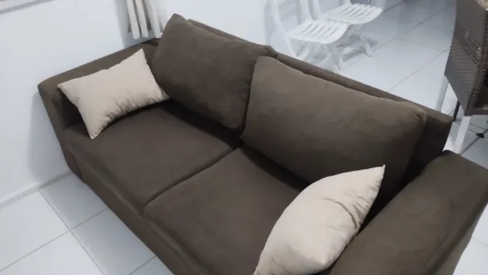 Sofa de sued chocolate perfeito