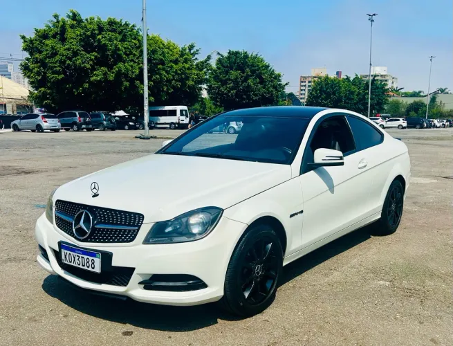 Mercedes-Benz C-180 CGI Coupe 1.8 16V 156cv Aut. 2012