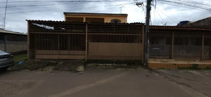 CASA 2 ANDARES COM GARAGEM PARA 4 CARROS QUADRA 26 PSUL 