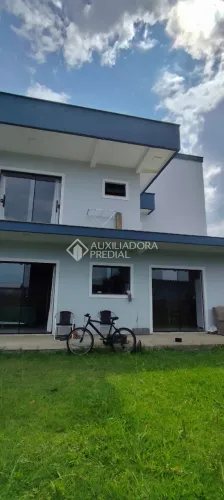 Casa com 3 suítes com ótima localização em Garopaba.