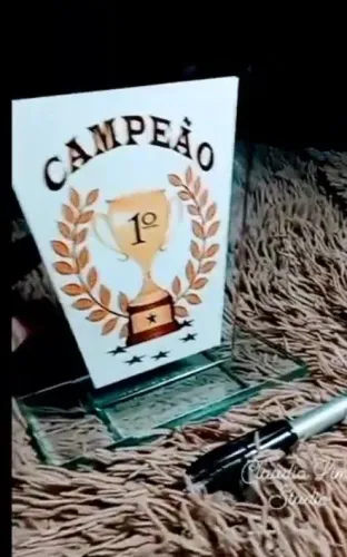 Trofeus em vidro personalizados 
