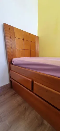 Bicama ou bibox em madeira maciça com gavetas (sem detalhes)