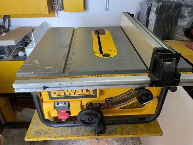 Serra de Bancada DeWalt DW745