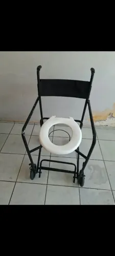 Vendo cadeira de banho.
