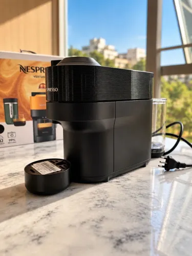 Cafeteira Nespresso Vertuo pop na caixa + brinde