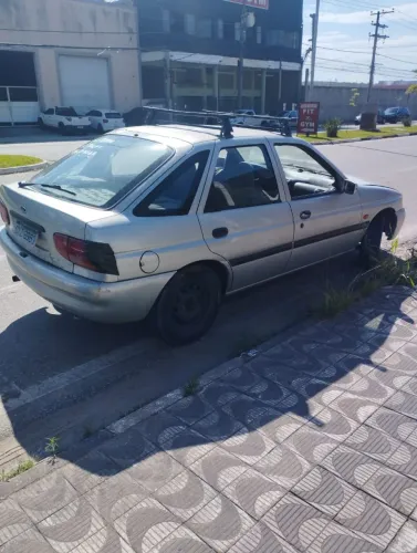 Ford Escort GL 1.8i 16V 4P 2000