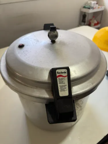 Panela de pressão industrial 20 litros , perfeito estado !