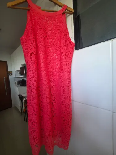 Vestido rosa de renda