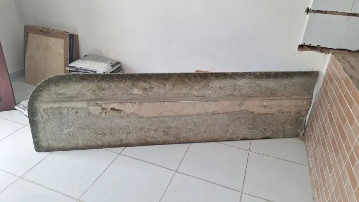 Vendo bancada de mármore medindo 220 X 60 valor 300,00