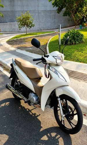 Biz 125 2023 em dia meu nome 14.900