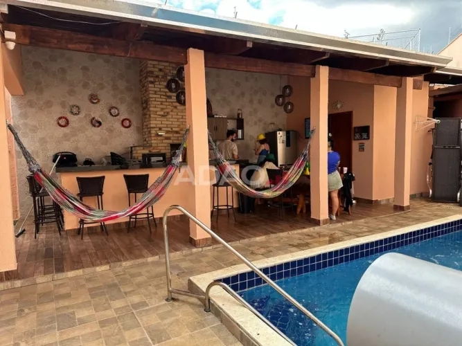 Linda Casa de Rua com 5 Quartos no Parque Acalanto