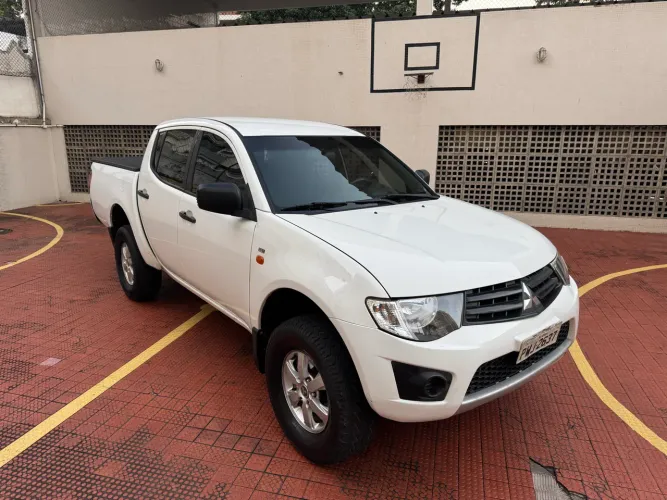 Mitsubishi L200 Triton GLX 3.2 CD TB Int.diesel MEC 2015
