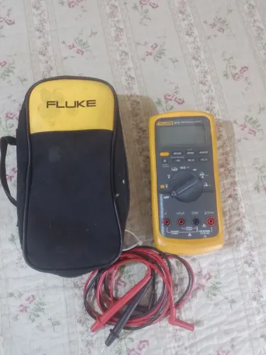 Vendo um multímetro l semi novo da marca fluk