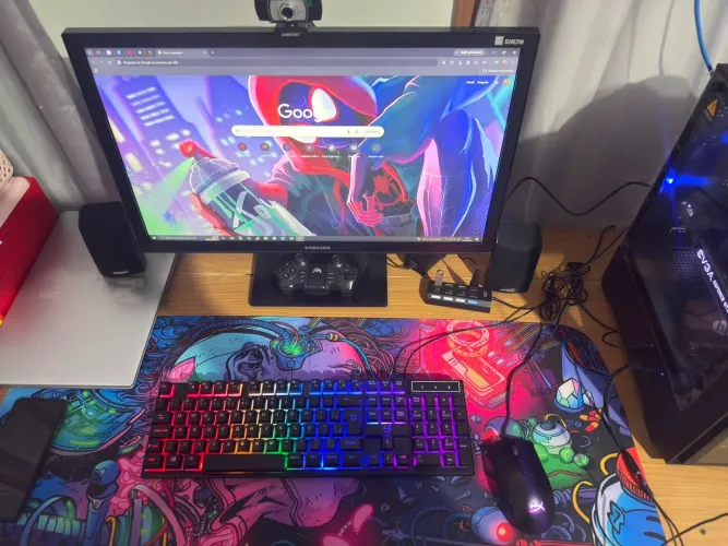 Vende-se Computador de mesa, completo.