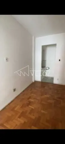 Apartamento - / Residencial / Glória