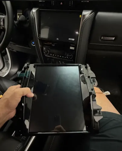 Central multimídia Hilux e Sw4 tela de 12.1?