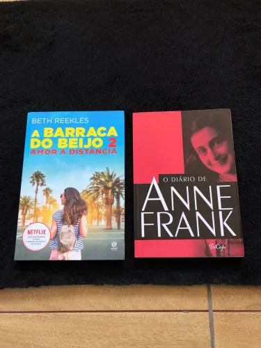 Livros A Barraca do Beijo 2 e Anne Frank
