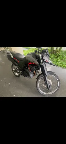 Moto Lander 2025 em excelente estado