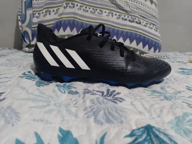 Chuteira de Campo Adidas Predator Edge .4 Preto/Azul