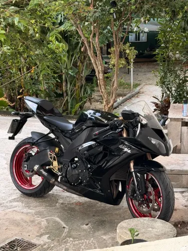 Zx10 ramapeada com 23 mil km rodados