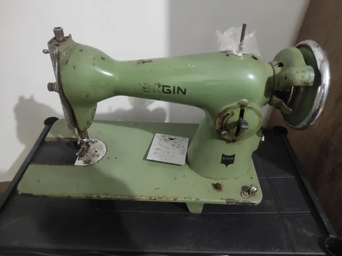 Máquina de costura antiga