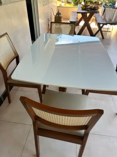 Mesa com 4 cadeiras