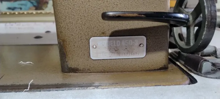 Vendo máquina industrial reta usada em perfeito estado.